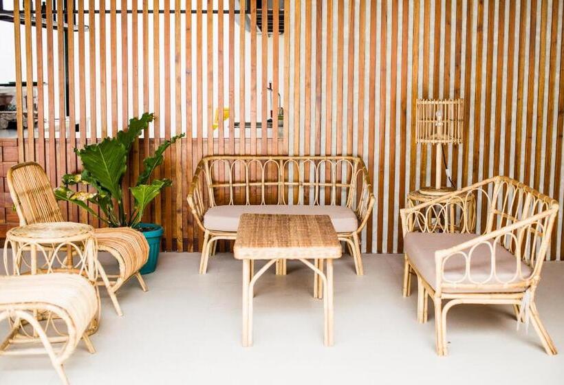 هتل Holiday Suites Port Barton