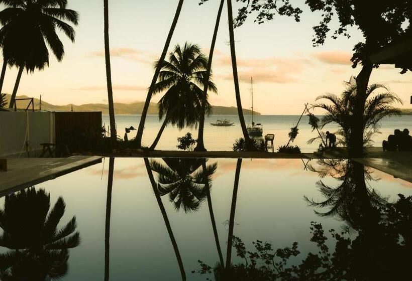 هتل Holiday Suites Port Barton