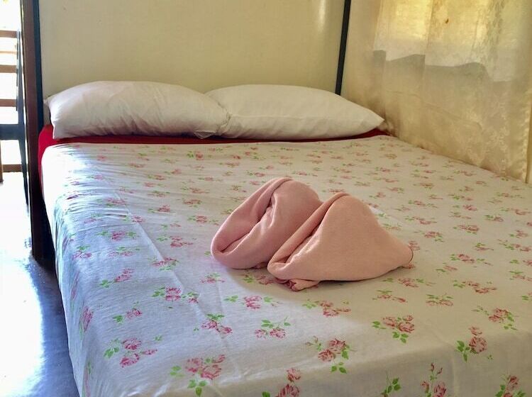 هتل Holiday Suites Port Barton