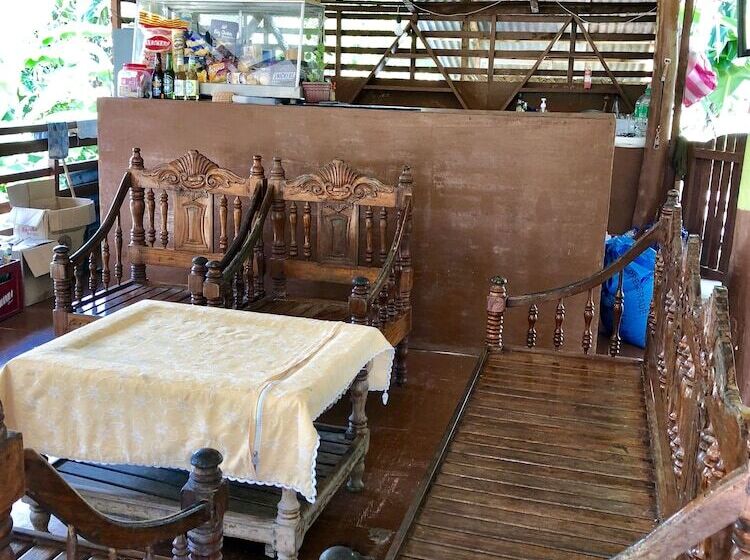 هتل Holiday Suites Port Barton