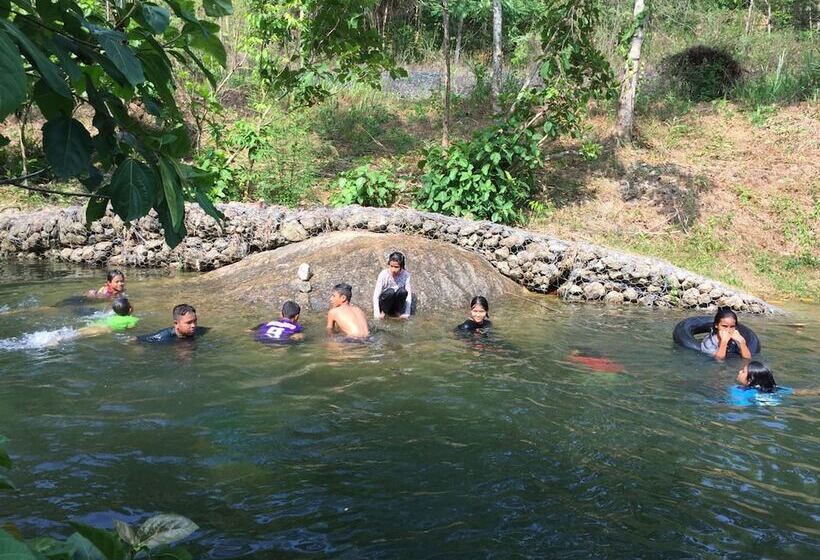 Отель Wang Tey Homestay Khiri Wong