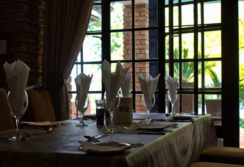 Отель Waterfront Country Lodge