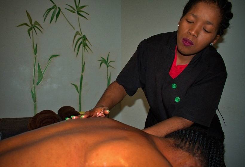 Отель Waterfront Country Lodge