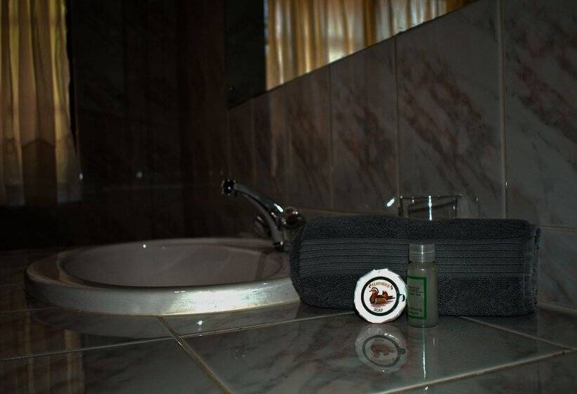 Отель Waterfront Country Lodge