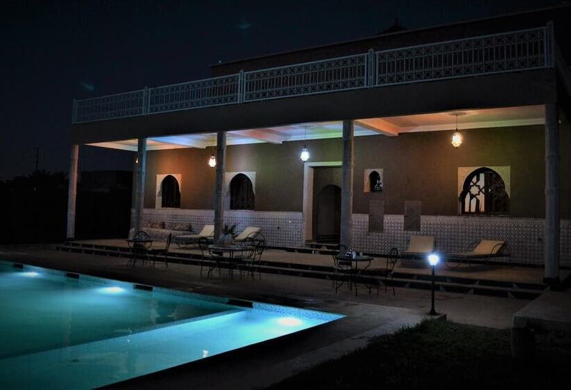 پانسیون L'ermitage Rouge