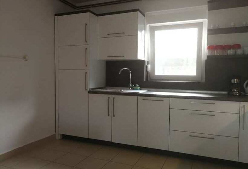 بنسيون Plavo Oko