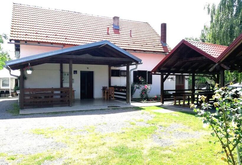 بنسيون Plavo Oko