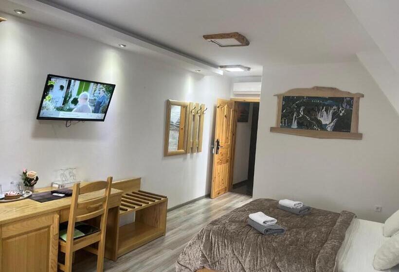 ペンション Rustic Inn River