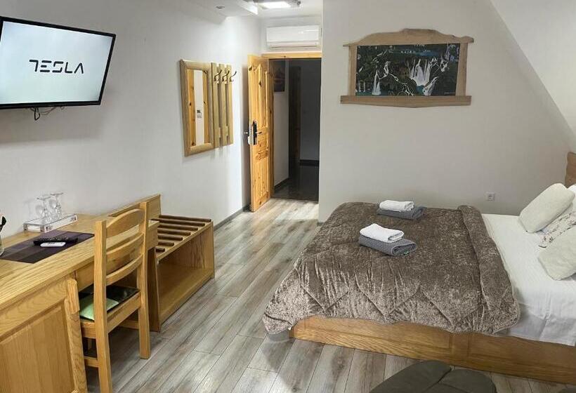 פנסיון Rustic Inn River