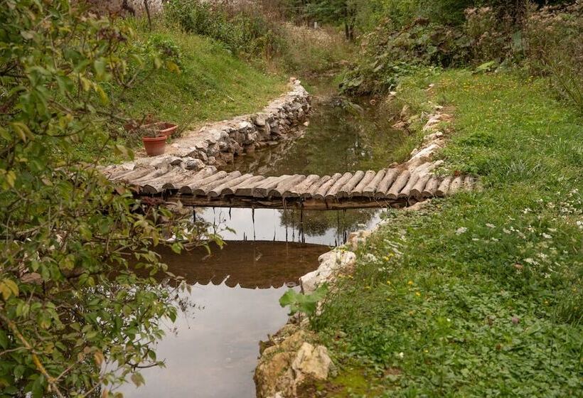 פנסיון Rustic Inn River