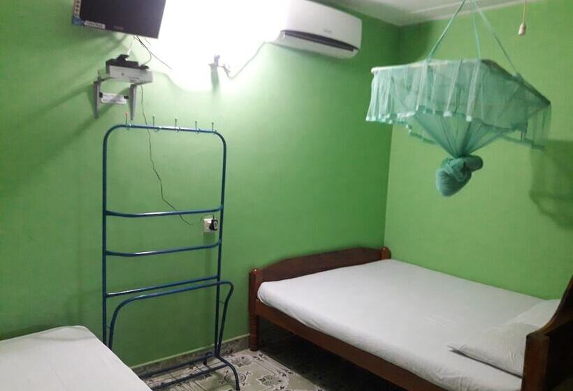 פנסיון Simla Inn Tourist Guest House