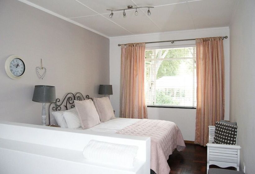 膳宿费 Vintage On Main