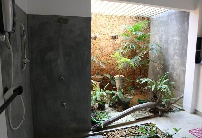 بنسيون Whispering Ocean