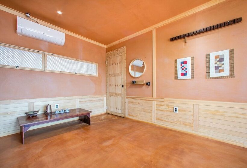 Pretty Queen Pension