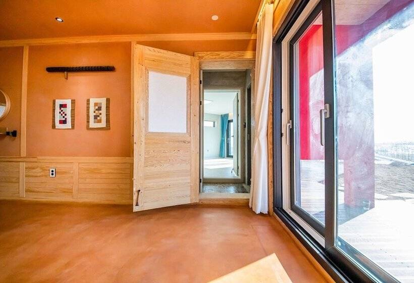 Pretty Queen Pension