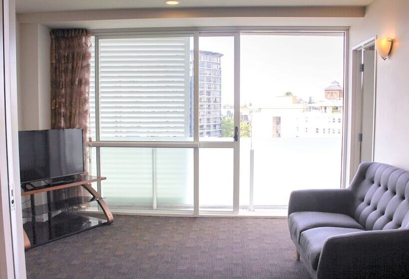 Quadrant 2 Bdr With Seaview & Parking