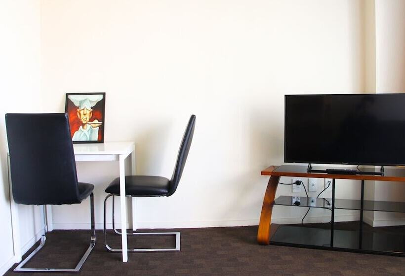 Quadrant 2 Bdr With Seaview & Parking