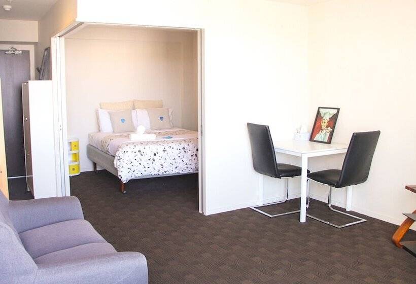 Quadrant 2 Bdr With Seaview & Parking