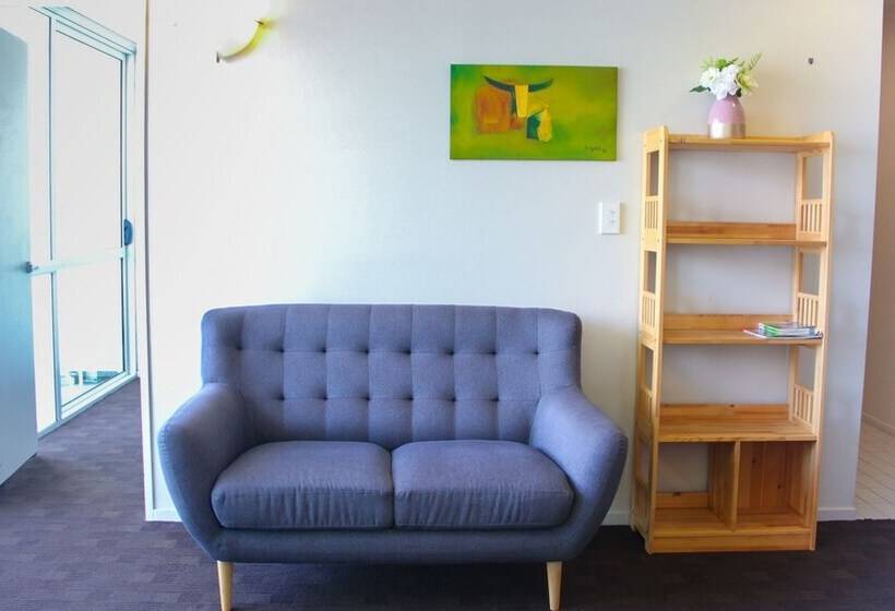 Quadrant 2 Bdr With Seaview & Parking