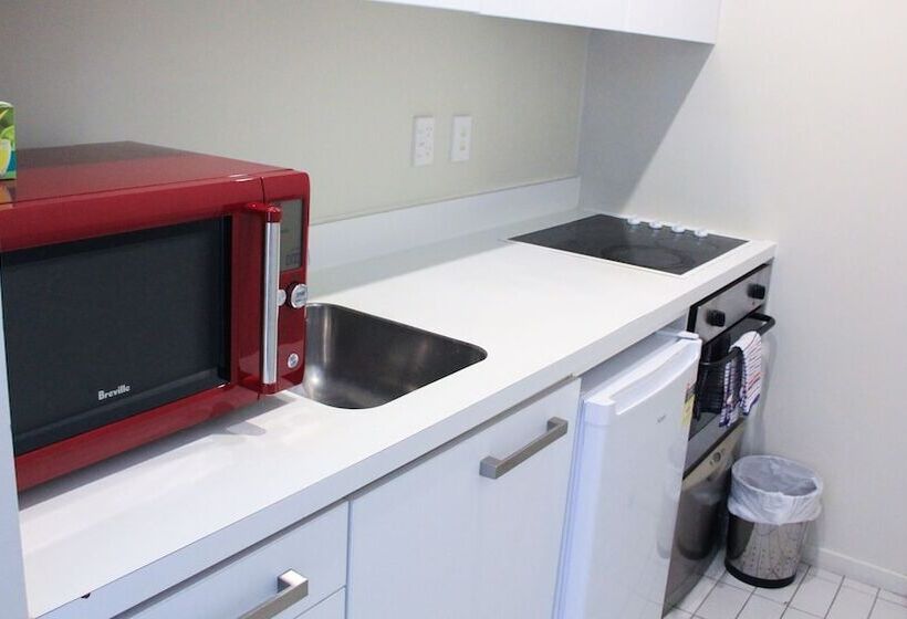 Quadrant 2 Bdr With Seaview & Parking