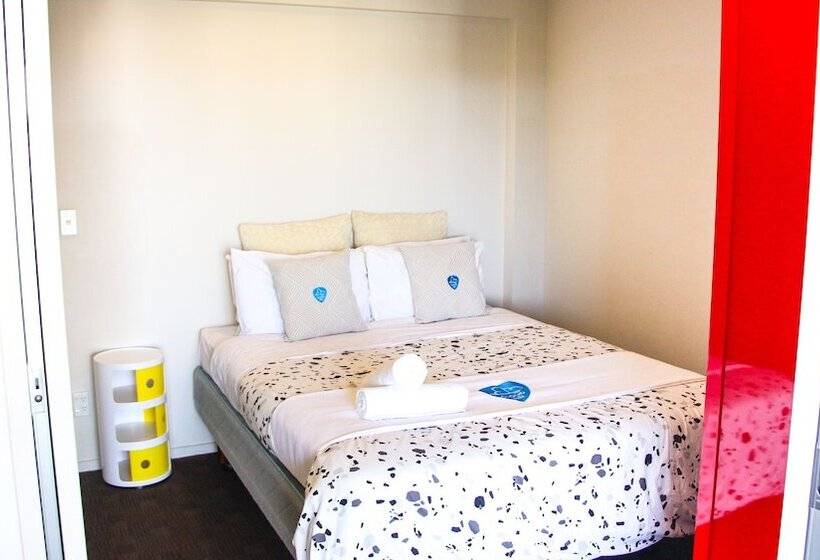 Quadrant 2 Bdr With Seaview & Parking