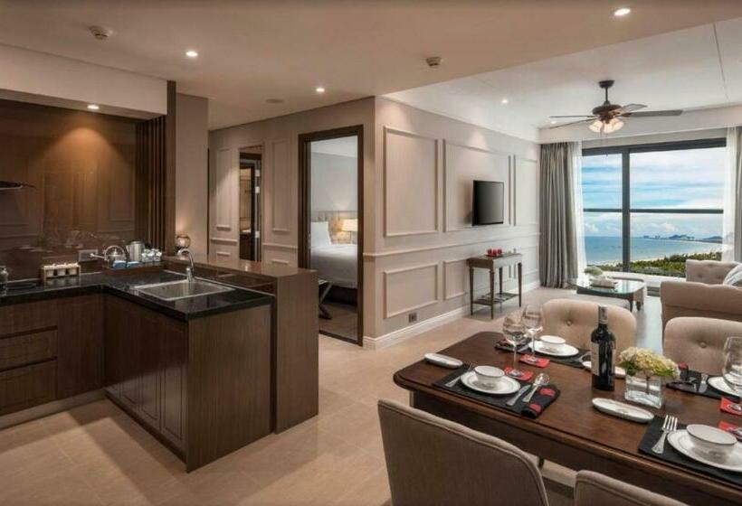 هتل Luxury Apartment In Sheraton Building With Ocean View