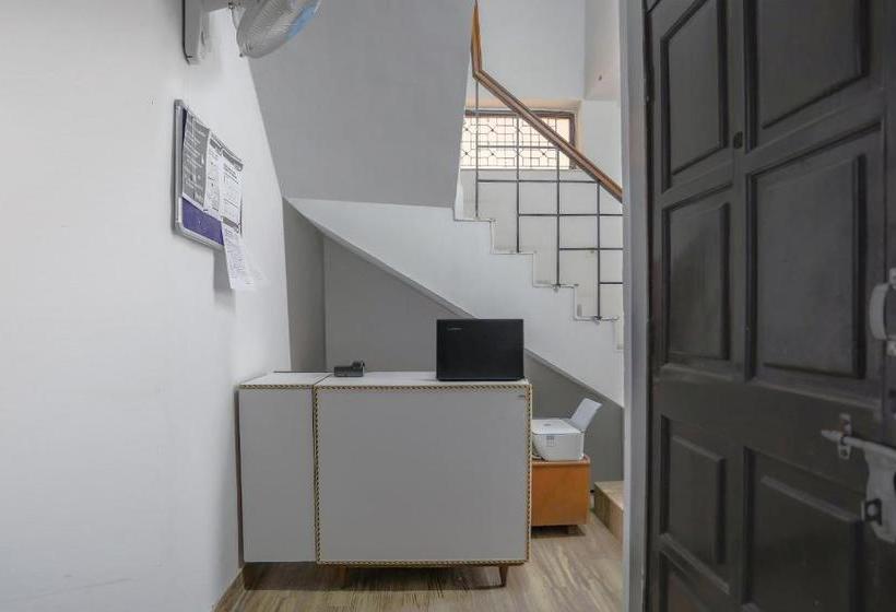 בית מלון כפרי Oyo 75152 Hello Stay