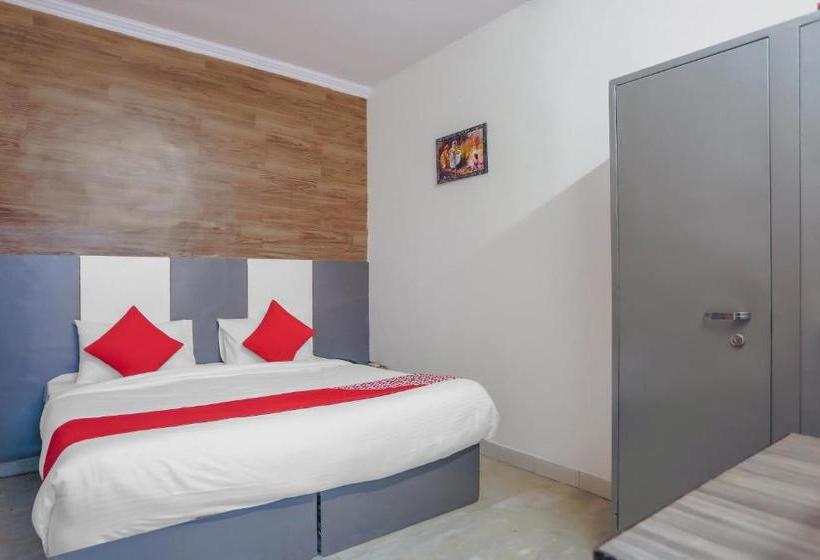 בית מלון כפרי Oyo 75152 Hello Stay