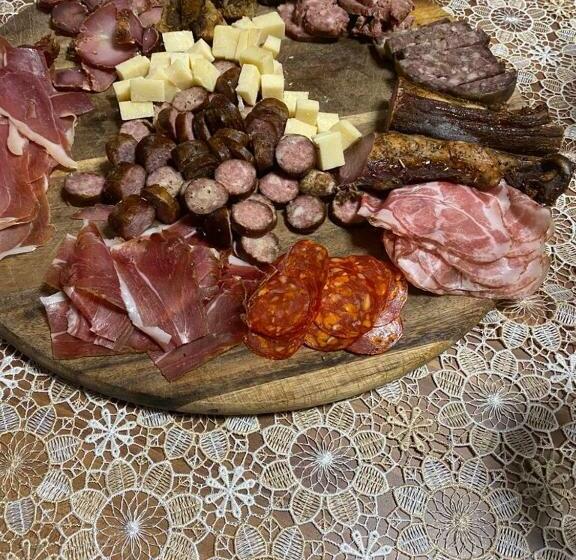 호텔 Pensiunea Trei Lalele