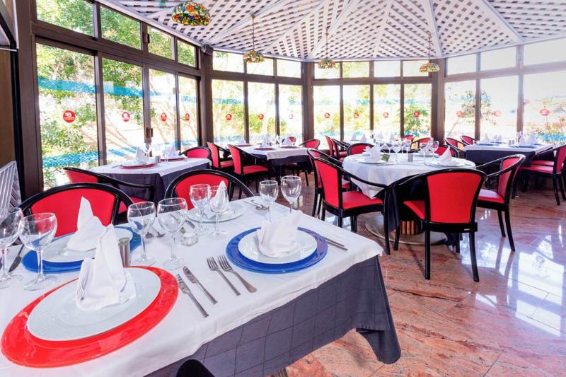 Apartamentos Colina Mar