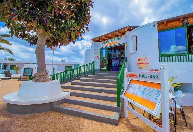 Apartamentos La Peñita