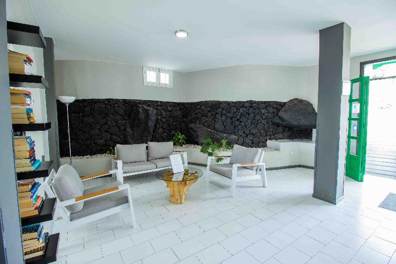 Apartamentos La Peñita