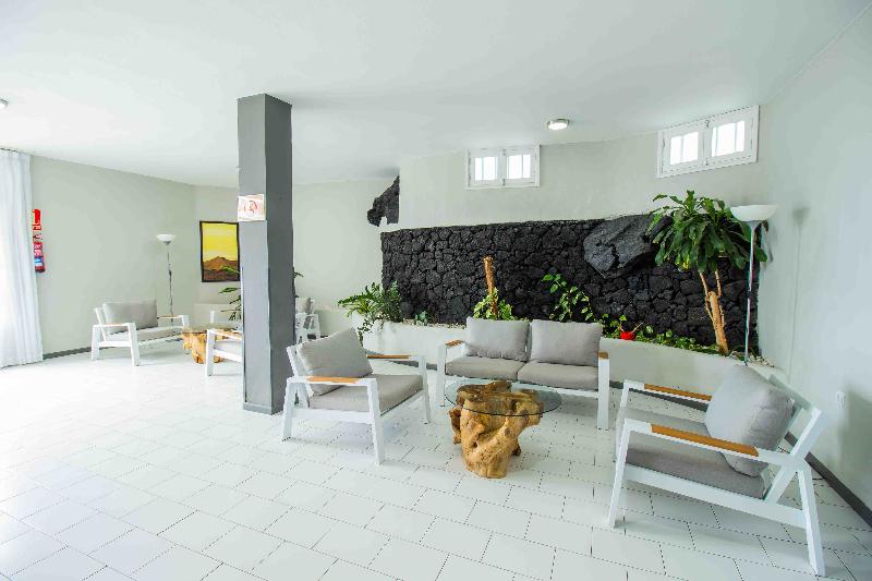 Apartamentos La Peñita