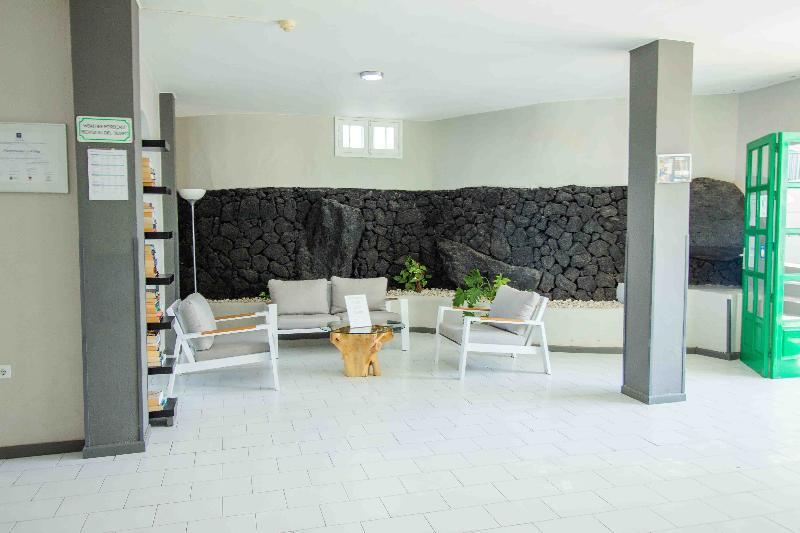 Apartamentos La Peñita