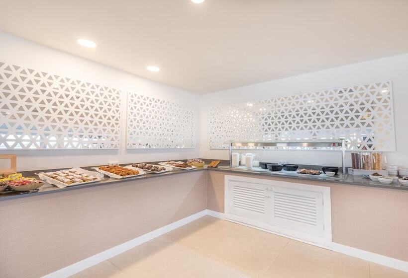 Fergus Style Carema Beach