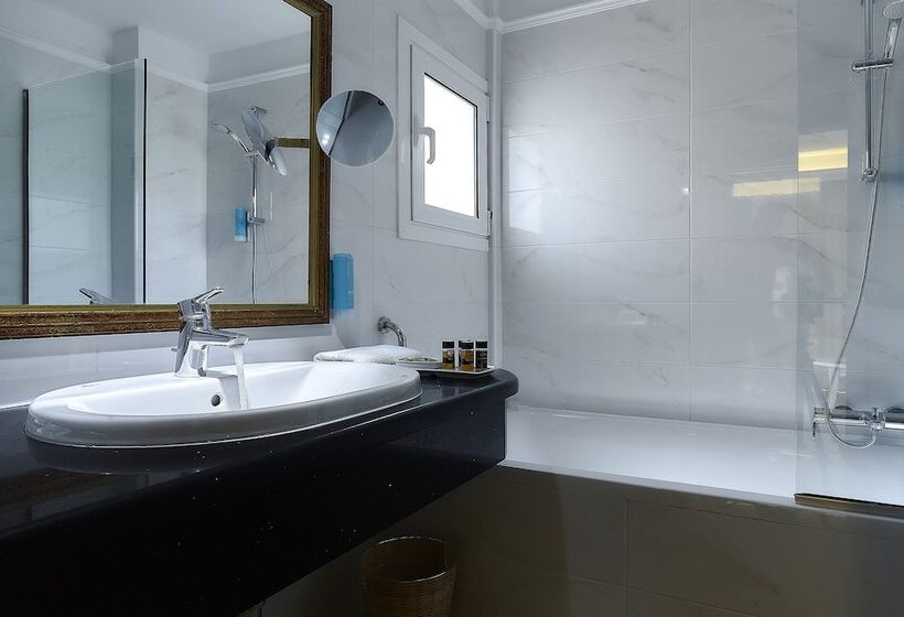 Alexander Beach Hotel & Village Resort