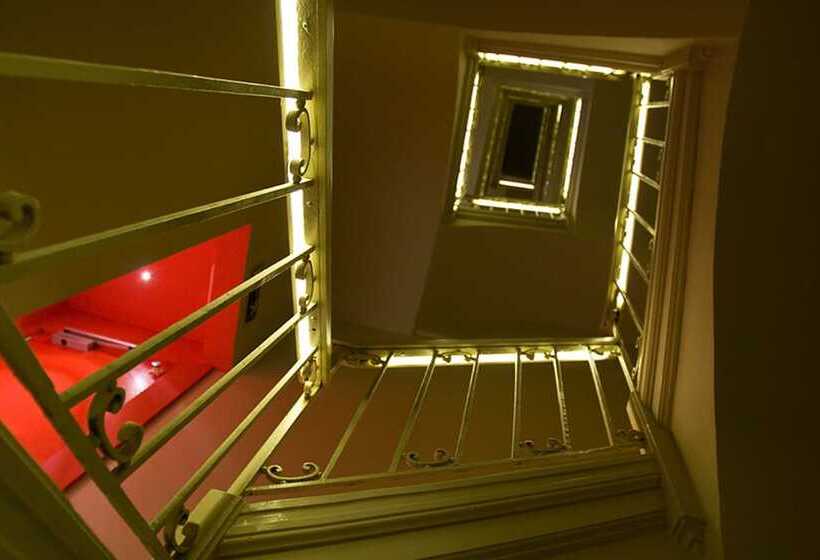 Отель Barcelona House