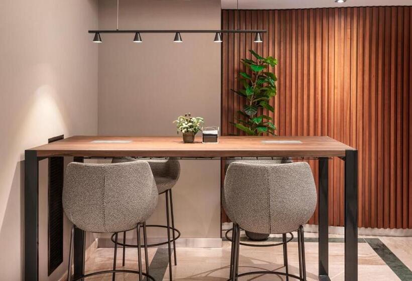 هتل Catalonia Goya