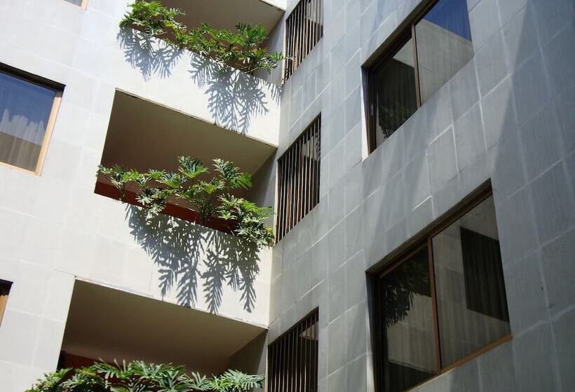 Отель Cervantes