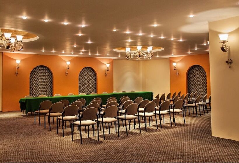 Отель Cervantes