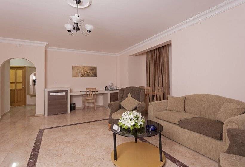 Club Paradiso Hotel & Resort