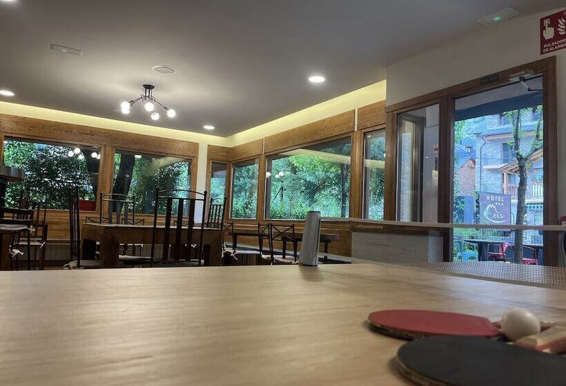 فندق Els Encantats