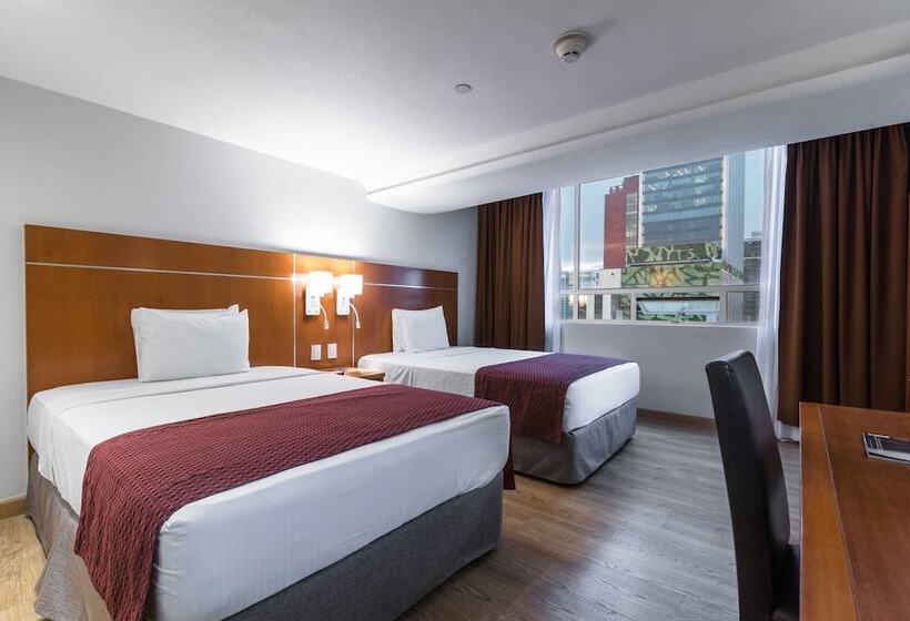 ホテル Eurostars Zona Rosa Suites