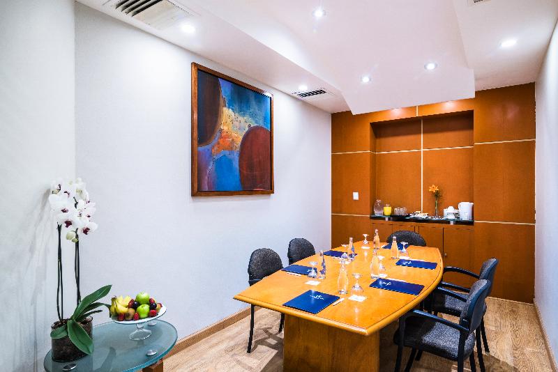 ホテル Eurostars Zona Rosa Suites