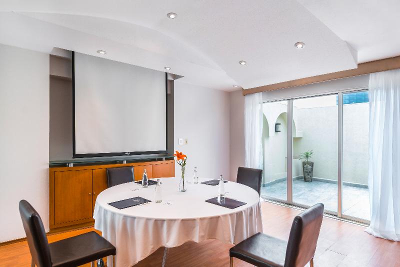 ホテル Eurostars Zona Rosa Suites