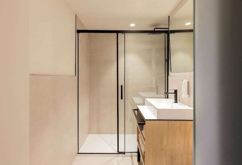 Отель Líbere Barcelona Sant Antoni