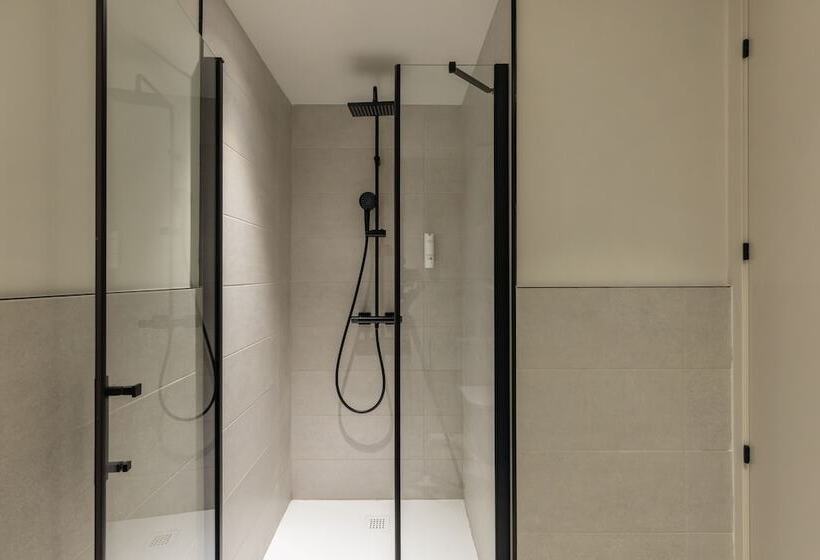 Отель Líbere Barcelona Sant Antoni