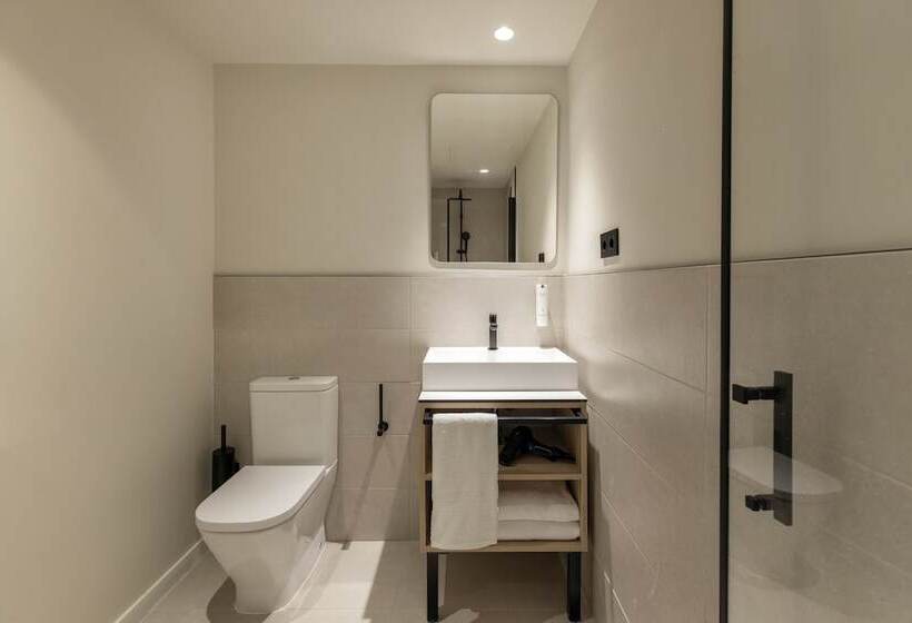 Отель Líbere Barcelona Sant Antoni