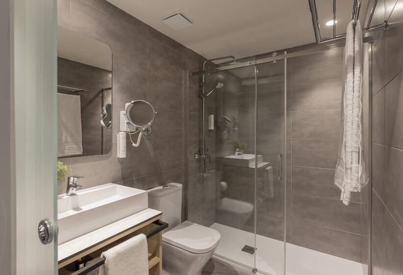 Отель Líbere Barcelona Sant Antoni