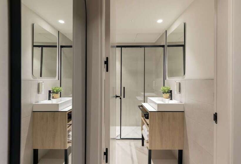 Отель Líbere Barcelona Sant Antoni